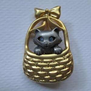 Danecraft Vintage Gold Tone & Pewter Cat In A Basket Brooch Shoulder Pin